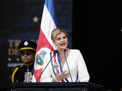 La presidenta de Costa Rica, Laura Fernández  suprime por decreto beneficios que reducían tiempo en cárcel
