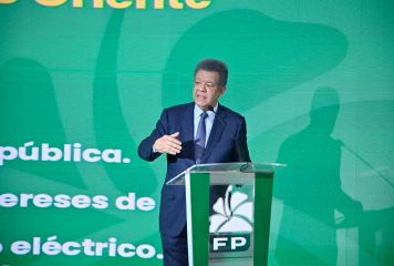 Leonel Fernández atribuye crisis económica a “improvisación e ineficacia” del Gobierno