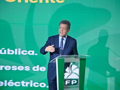 Leonel Fernández atribuye crisis económica a “improvisación e ineficacia” del Gobierno