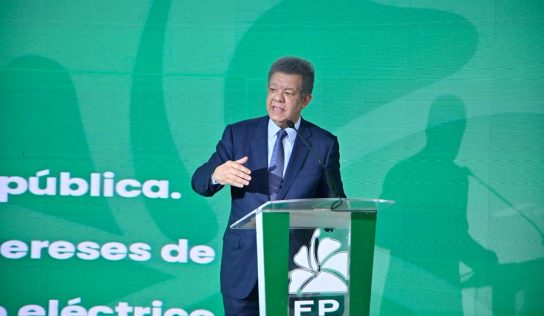 Leonel Fernández atribuye crisis económica a “improvisación e ineficacia” del Gobierno