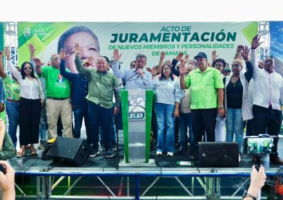 Leonel Fernández juramenta a Miguel Ángel Jazmín y otros dirigentes en Samaná