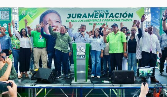 Leonel Fernández juramenta a Miguel Ángel Jazmín y otros dirigentes en Samaná