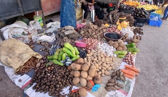 Mercado público de Barahona sigue paralizado tras cuatro años