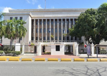 Minerd recibe respaldo a propuesta sobre celulares en aulas