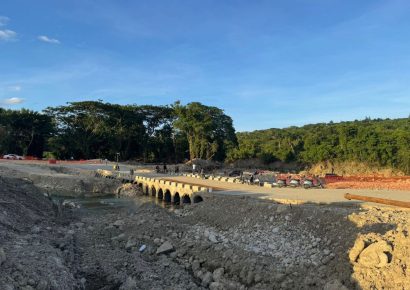 MOPC habilita desde este lunes badén sobre río Camú mientras avanza construcción de nuevo puente en Yásica