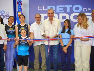 Abinader inaugura techado deportivo-escolar que impactará a más de 900 estudiantes en Sabana Larga
