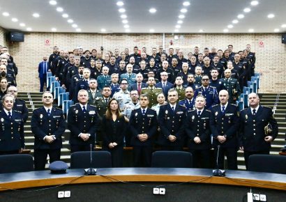 Policía Nacional presenta avances de reforma y educación policial en Iberpol, España