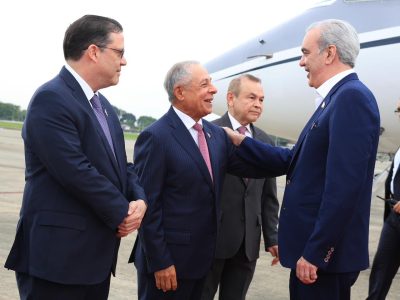 Abinader llega a Panamá para Congreso Mundial de Zonas Francas