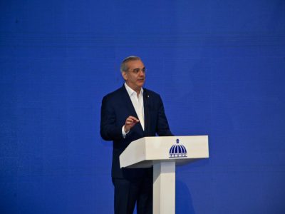 Abinader sobre permiso del menor 100 % digital: “Estamos simplificando la vida de las familias”