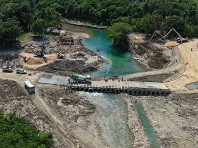 Reabren tránsito en kilómetro 14 de la carretera Luperón tras construcción de badén sobre el río Camú