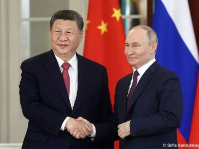Putin llega a Pekín para encuentro clave con Xi Jinping días después de la visita de Trump