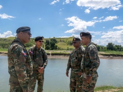 Comandante del Ejército supervisa puestos fronterizos en Elías Piña