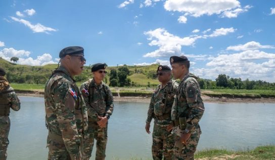 Comandante del Ejército supervisa puestos fronterizos en Elías Piña