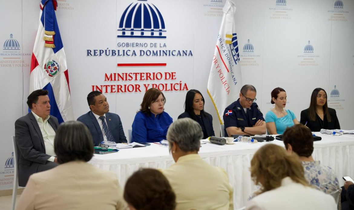 Interior y Policía coordina con gobernadoras acciones contra accidentes, carreras ilegales, ruido y delitos en las provincias