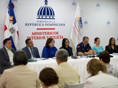Interior y Policía coordina con gobernadoras acciones contra accidentes, carreras ilegales, ruido y delitos en las provincias