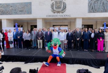 Antorcha de los Juegos Centroamericanos y del Caribe llega al Senado dominicano
