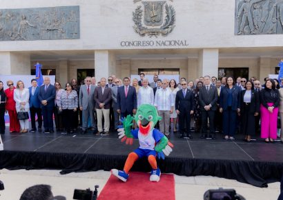 Antorcha de los Juegos Centroamericanos y del Caribe llega al Senado dominicano