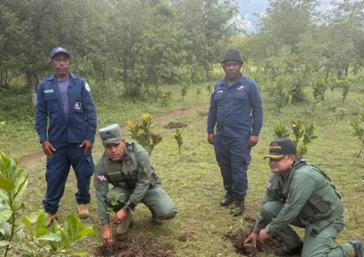 SENPA se une a Medio Ambiente, COOPINFA y la Armada en jornada de reforestación por el Día Nacional del Árbol
