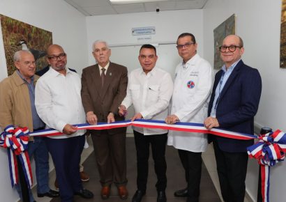 SNS entrega tomógrafo odontológico al Darío Contreras