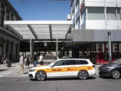 Tres personas resultan heridas en agresión con cuchillo en una estación de tren en Suiza