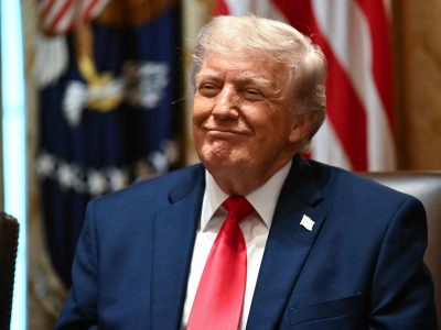Informe médico afirma que Trump tiene salud cardíaca de 65 años