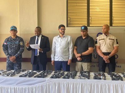 Fiscalía de María Trinidad Sánchez entrega 116 armas de fuego al Ministerio de Interior y Policía