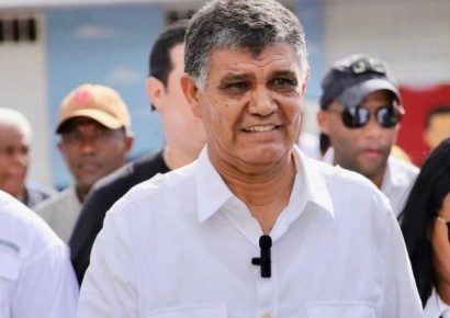 Alcalde de Santo Domingo Oeste ordena detener a quienes tiren basura