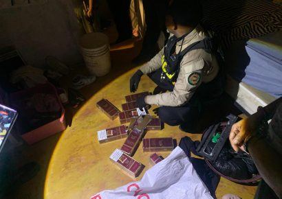 DNCD desmantela punto de drogas en San Francisco de Macorís: dos detenidos y sigue la búsqueda de “Yuyo”