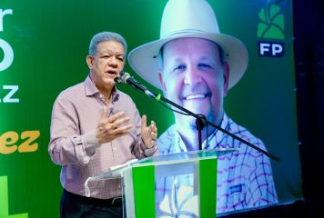 Leonel Fernández denuncia abandono económico en Sánchez Ramírez