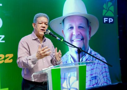 Leonel Fernández denuncia abandono económico en Sánchez Ramírez