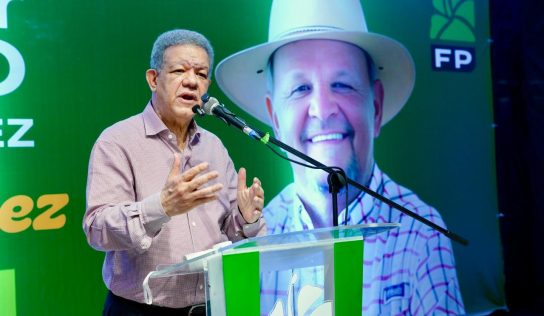 Leonel Fernández denuncia abandono económico en Sánchez Ramírez
