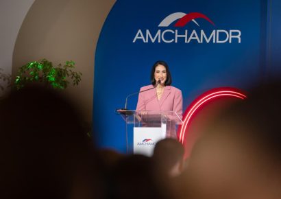 Raquel Arbaje destaca las alianzas público-privadas como motor del desarrollo en almuerzo de AMCHAMDR