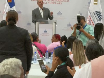 Abinader resalta sacrificio de las madres y promete más apoyo con el bono “El Cariñito”