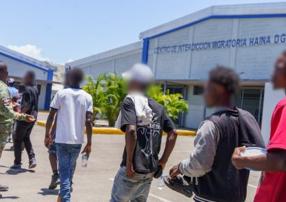 Migración detiene 957 extranjeros y deporta 967 por la frontera con Haití en un solo día