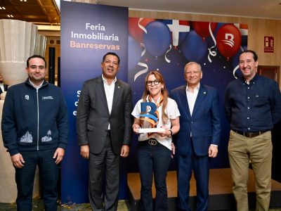 Banreservas reconoce a Blue Diamond en feria inmobiliaria