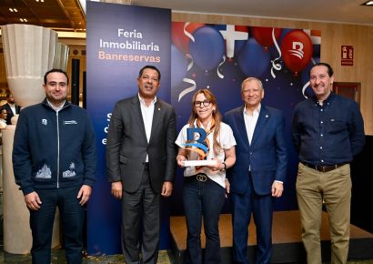 Banreservas reconoce a Blue Diamond en feria inmobiliaria