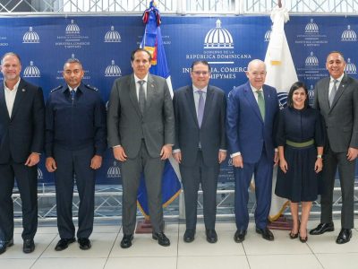 Ministro Yayo Sanz Lovatón Reafirma las Exportaciones como Motor Económico del País