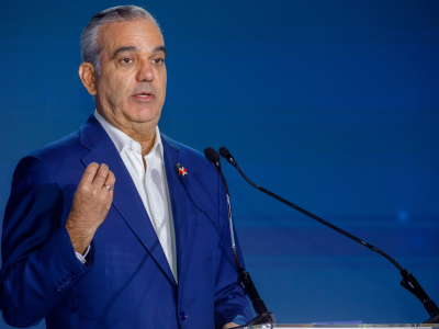 Presidente Abinader designa comisión de veeduría para licitación de la autopista del Ámbar