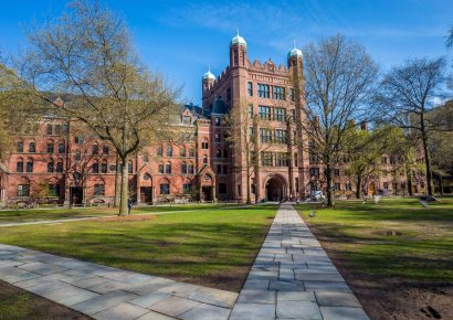 EE. UU. acusa a Yale de discriminar en admisiones