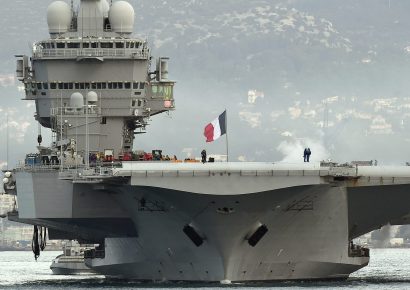 Francia desplaza su portaaviones al estrecho de Ormuz para preparar misión defensiva