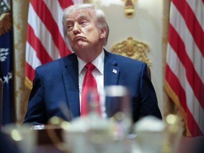 Trump pide cambios en borrador de acuerdo con Irán