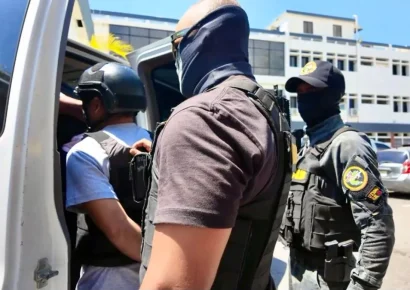 Arrestan a ocho vinculados a 1.7 toneladas de cocaína en Pedernales