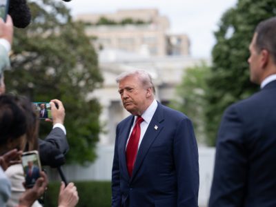 Trump alerta que el alto el fuego con Irán es “extremadamente frágil” tras respuesta de Teherán