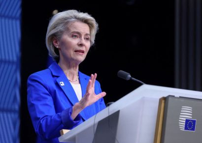 La presidenta de la Comisión Europea, Von der Leyen, pide a Europa reducir su dependencia en energía, seguridad y suministros