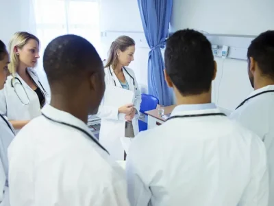 EE. UU. excluye a médicos extranjeros del bloqueo migratorio