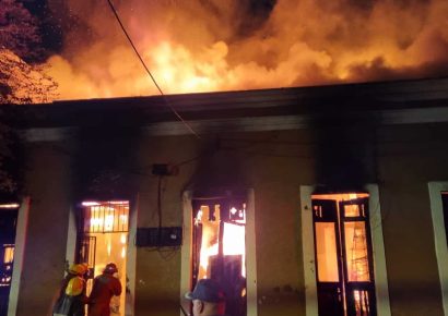 Dos vehículos se incendian en la Zona Colonial