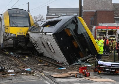 Tragedia en Bélgica: choque entre tren y minibús escolar deja cuatro fallecidos