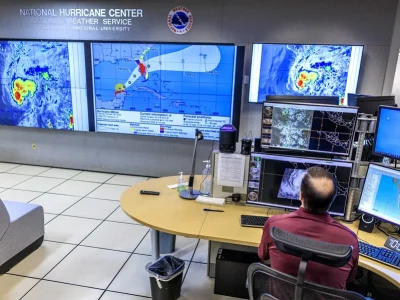 NOAA prevé una temporada de huracanes menos activa en el Atlántico en 2026