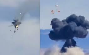 Tripulantes de aviones militares se salvan tras accidente en demostración aérea en Idaho