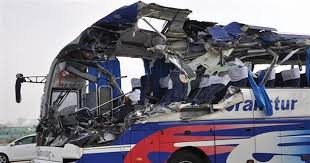 Accidente en Villa Clara deja dos muertos y 13 heridos
